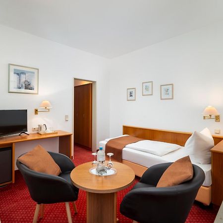 Arkaden Hotel Келькхайм Экстерьер фото