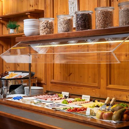 Arkaden Hotel Келькхайм Экстерьер фото