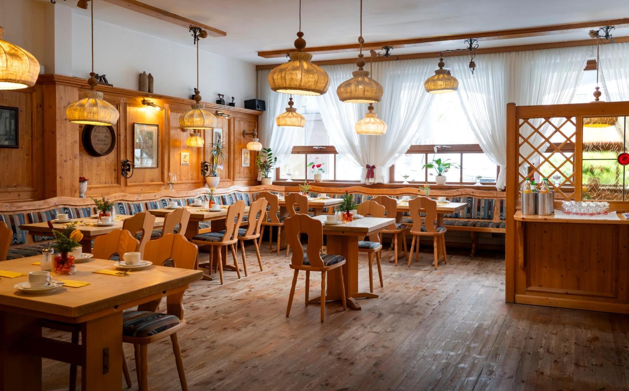 Arkaden Hotel Келькхайм Экстерьер фото