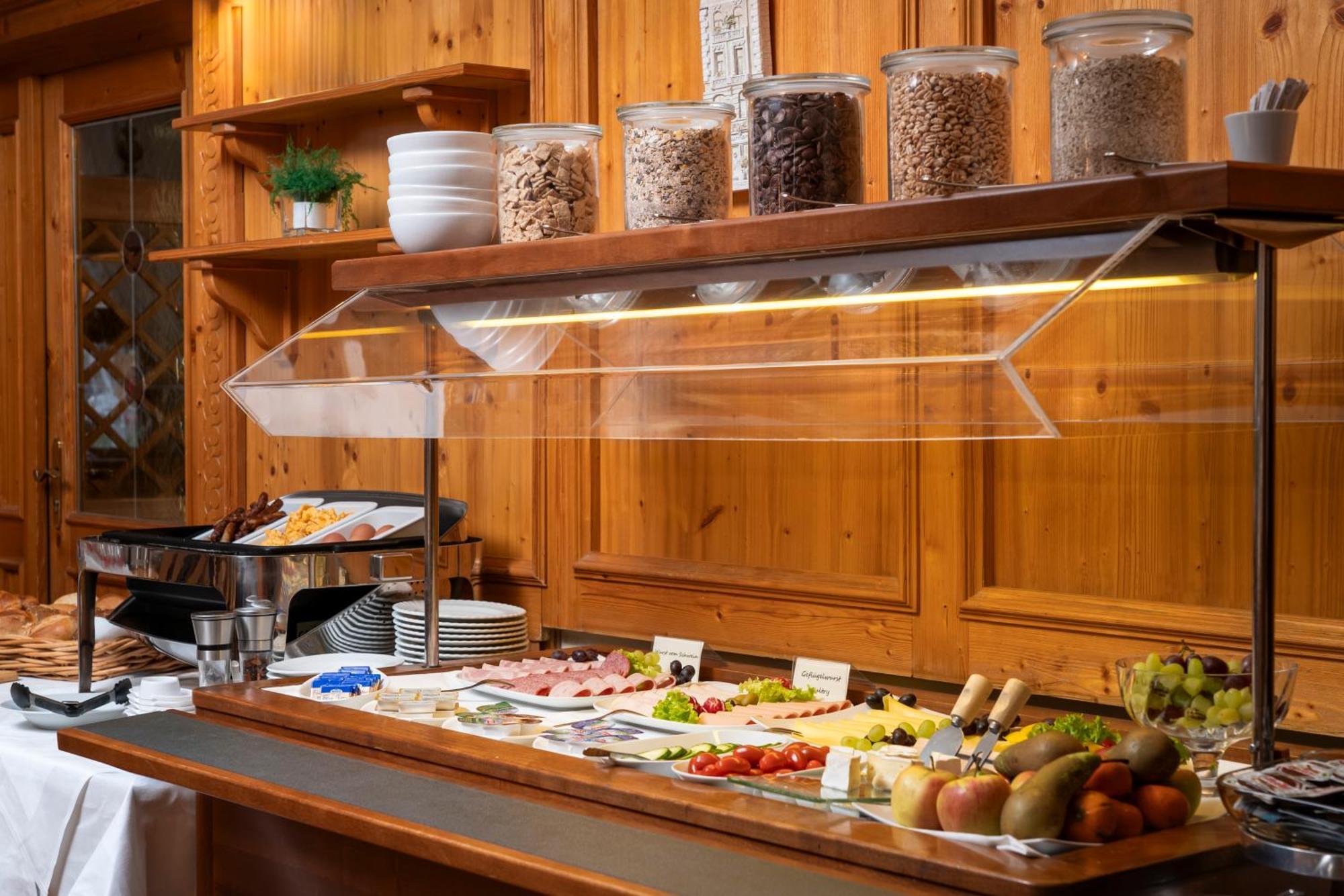 Arkaden Hotel Келькхайм Экстерьер фото