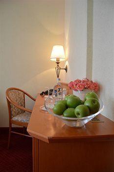 Arkaden Hotel Келькхайм Экстерьер фото