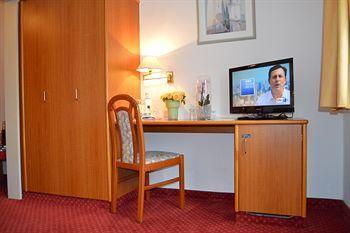 Arkaden Hotel Келькхайм Экстерьер фото