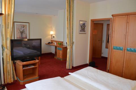 Arkaden Hotel Келькхайм Экстерьер фото